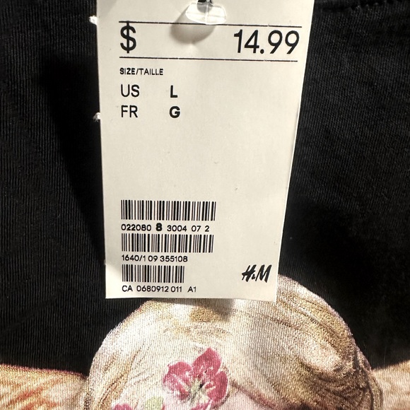 Cute and comfy H&M Divided T-shirt with classic cherub print on front (L) - Picture 2 of 3